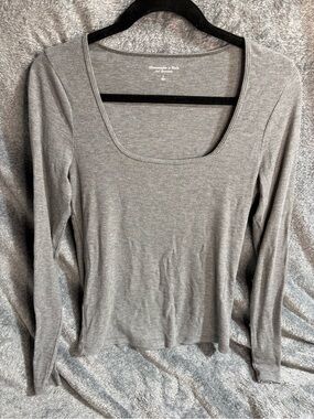 Abercrombie & Fitch Light Gray Ribbed Scoop Neck Long Sleeve Top